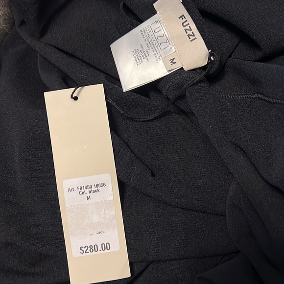 New Black Fuzzi Asymmetrical Hem Top Size Medium - Picture 7 of 8